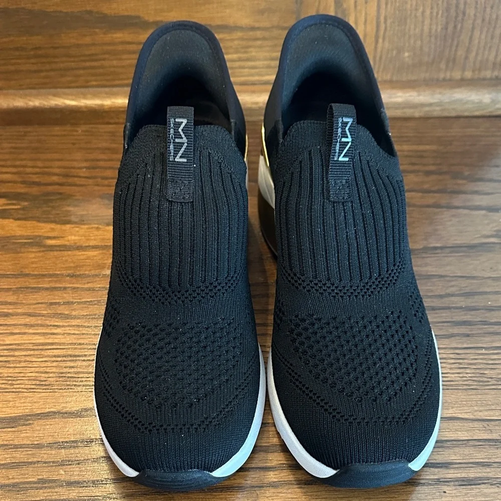 Mark Nason Sketchers 
Black Slip-On Women's Sneakers
6.5 - Picture 6 of 6